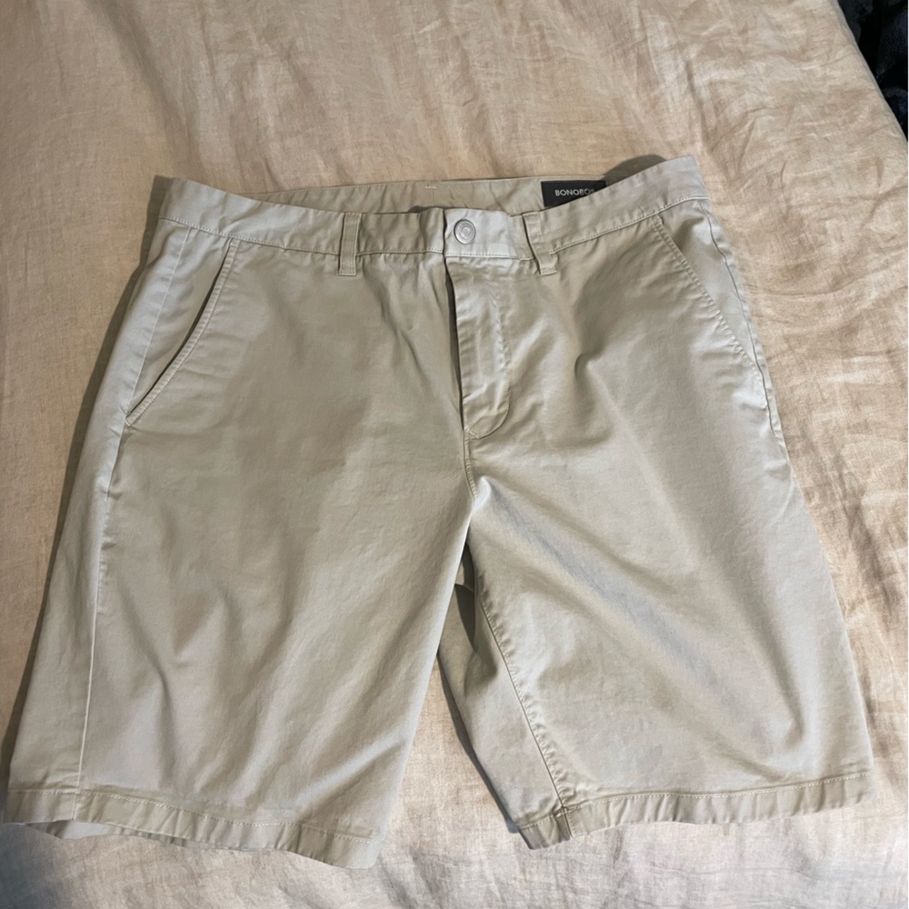 Bonobos khaki shorts. Size 36. Inseam 9”.